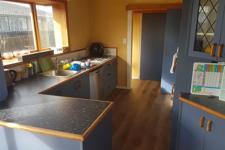 Photo of property in 6 Queenspark Drive, Parklands, Christchurch, 8083