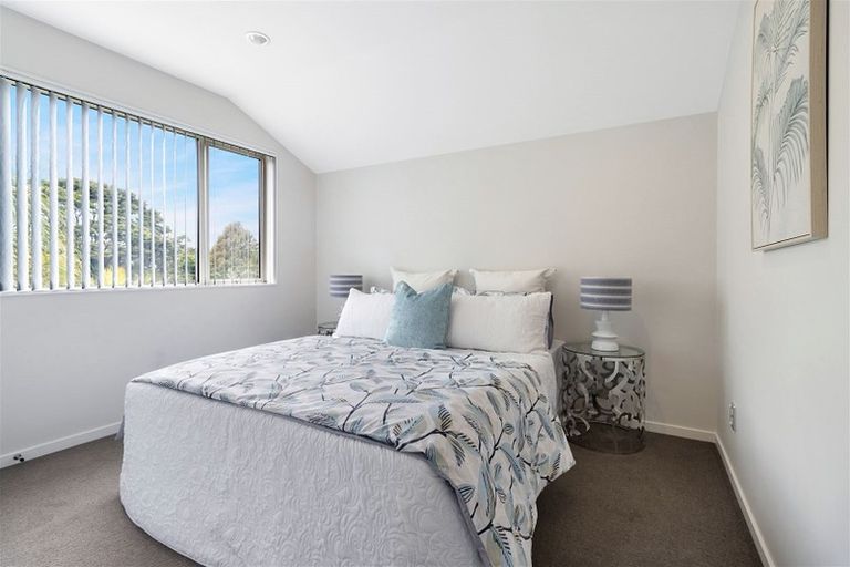 Photo of property in 30a Seaview Road, Glenfield, Auckland, 0629