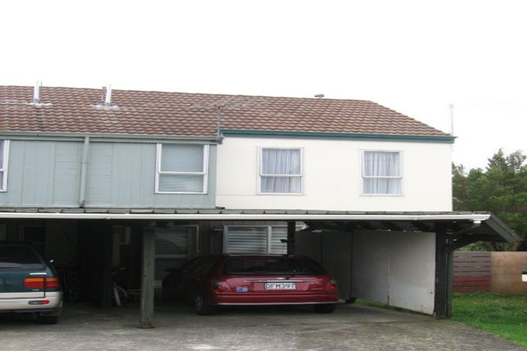Photo of property in 17-22 Hollydale Grove, Churton Park, Wellington, 6037