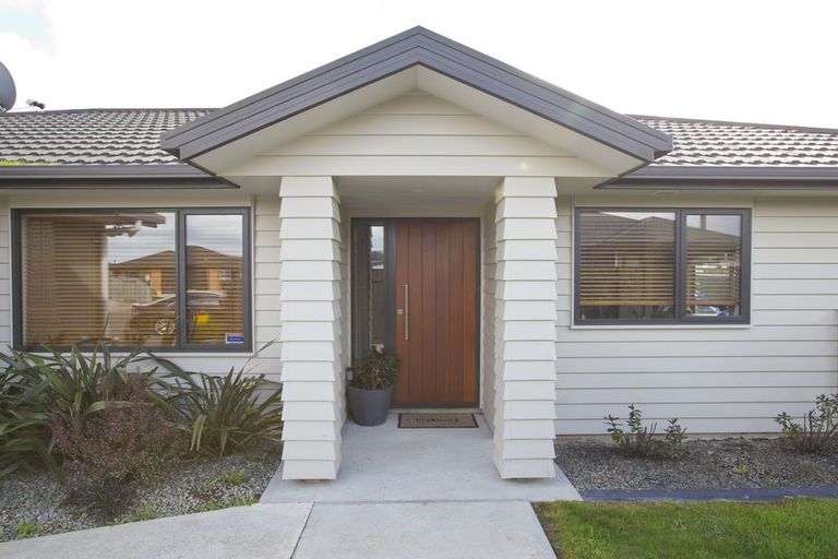 Photo of property in 4 Angelina Way, Kelvin Grove, Palmerston North, 4414