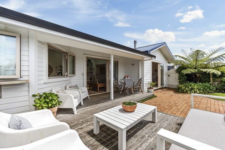 Photo of property in 18a Russell Drive, Oakura, 4314