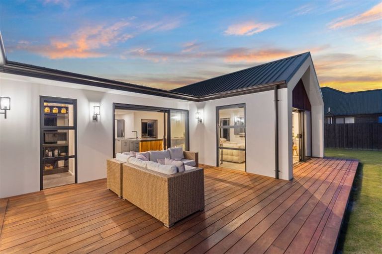 Photo of property in 17 Angus Place, Rangiora, 7400