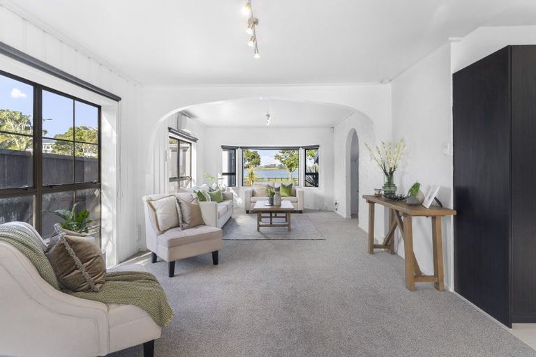 Photo of property in 1/23 Roys Road, Weymouth, Auckland, 2103