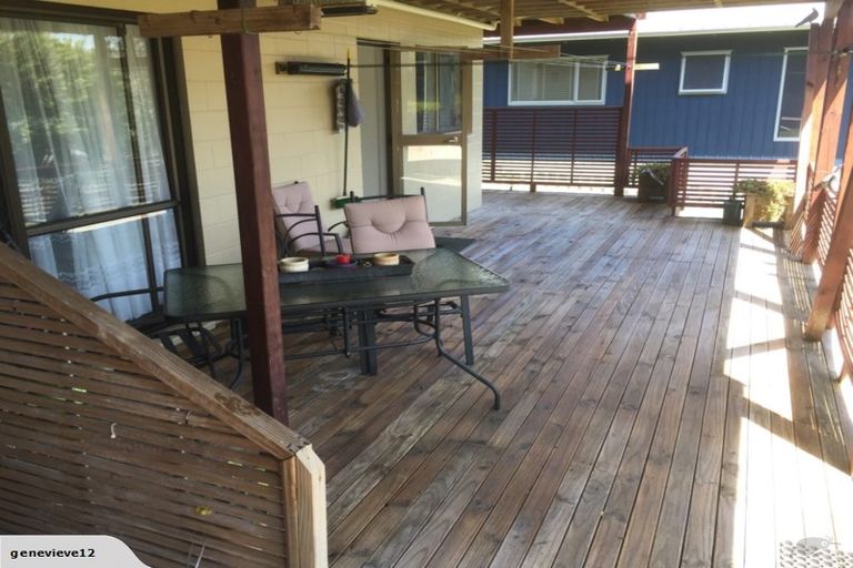 Photo of property in 1394 Whangaparaoa Road, Army Bay, Whangaparaoa, 0930