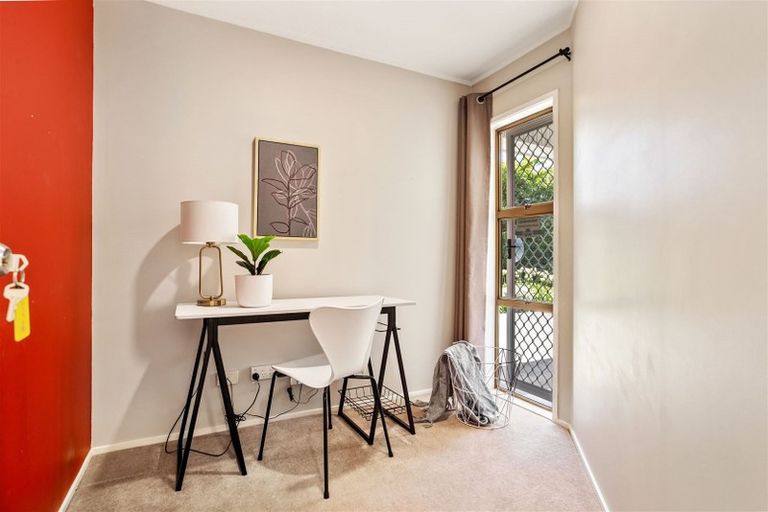 Photo of property in 63 Becroft Drive, Forrest Hill, Auckland, 0620