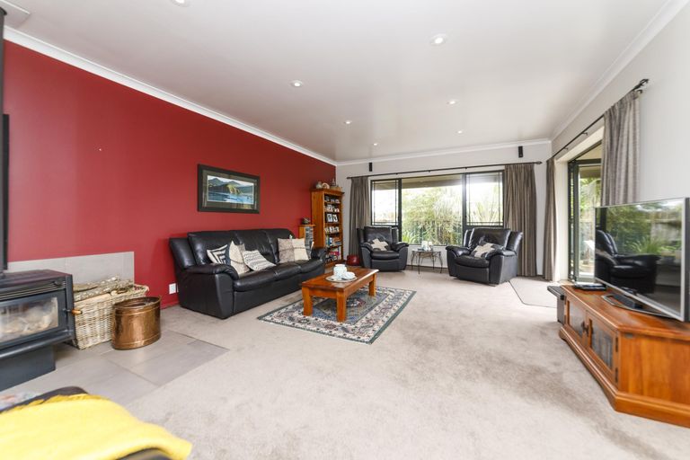 Photo of property in 172 Kelvin Grove Road, Kelvin Grove, Palmerston North, 4414