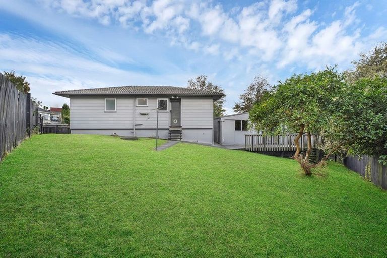 Photo of property in 17 Landow Place, Henderson, Auckland, 0612