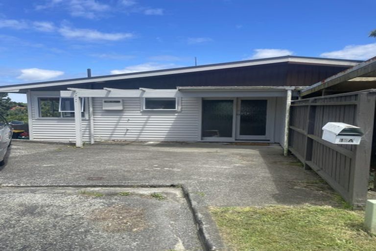 Photo of property in 15a Colchester Crescent, Newlands, Wellington, 6037