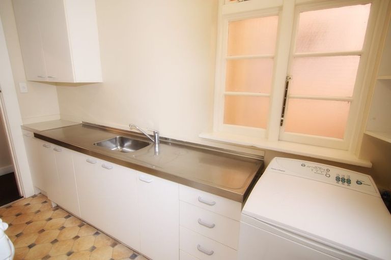 Photo of property in 20d Portland Crescent, Thorndon, Wellington, 6011