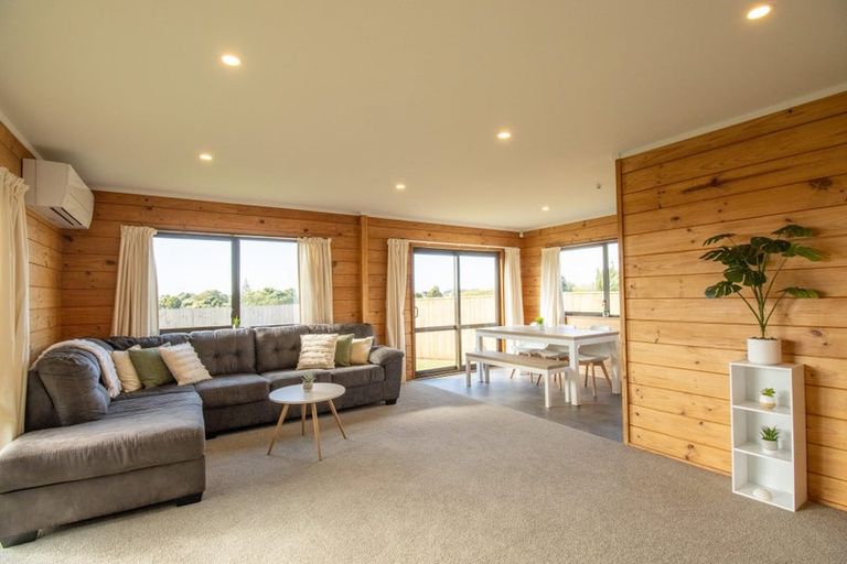 Photo of property in 65 Queens Road, Waikanae Beach, Waikanae, 5036