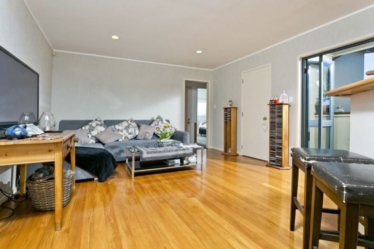 Photo of property in 12 Capri Place, Unsworth Heights, Auckland, 0632