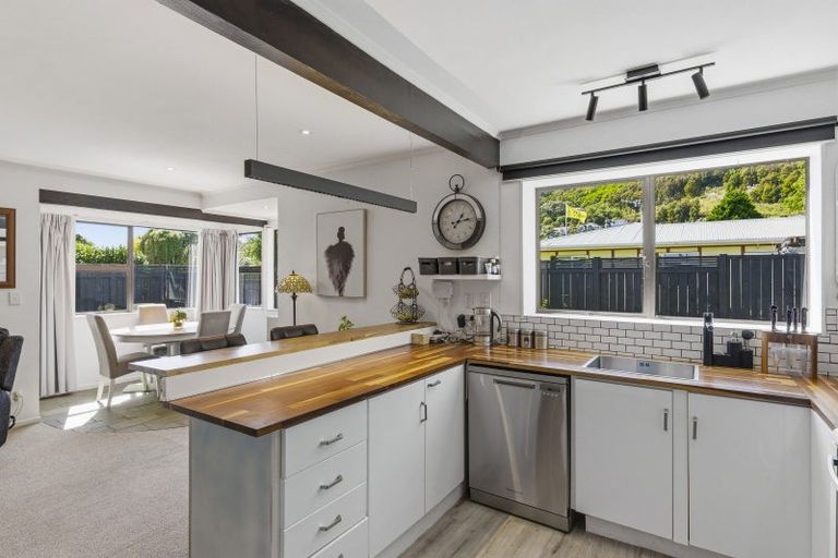 Photo of property in 72 Elizabeth Street, Waikanae, 5036