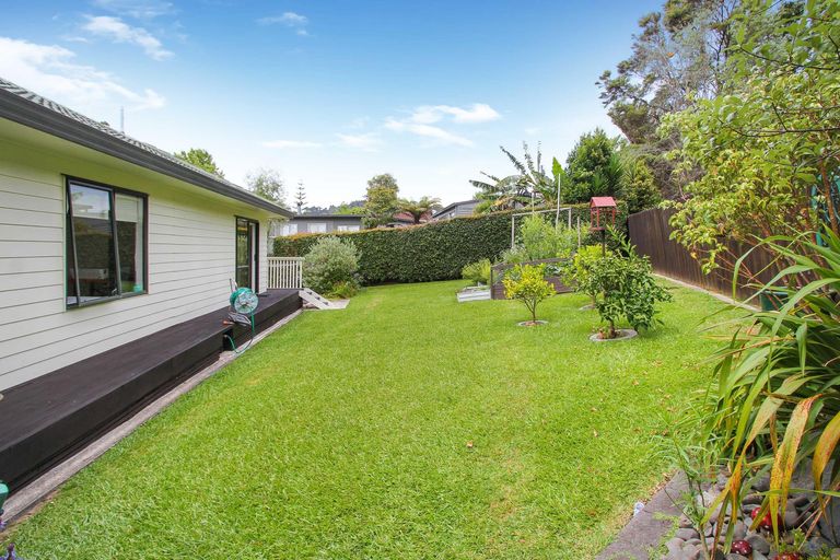 Photo of property in 5 John Webster Place, Glen Eden, Auckland, 0602