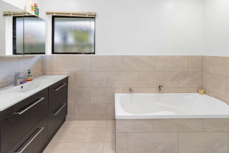 Photo of property in 15 Elmslie Place, Owhata, Rotorua, 3010