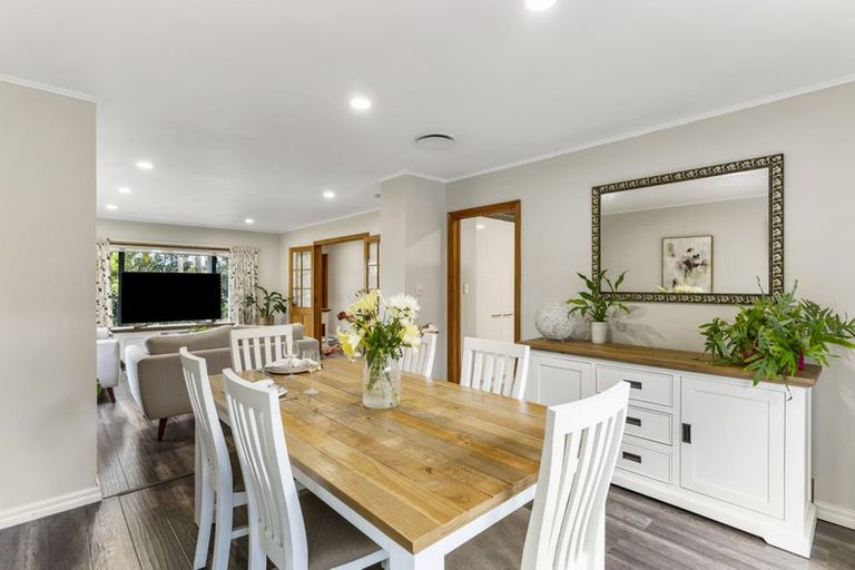 Photo of property in 12 La Roche Place, Northcote, Auckland, 0627