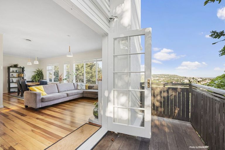 Photo of property in 123 Tauhinu Road, Miramar, Wellington, 6022