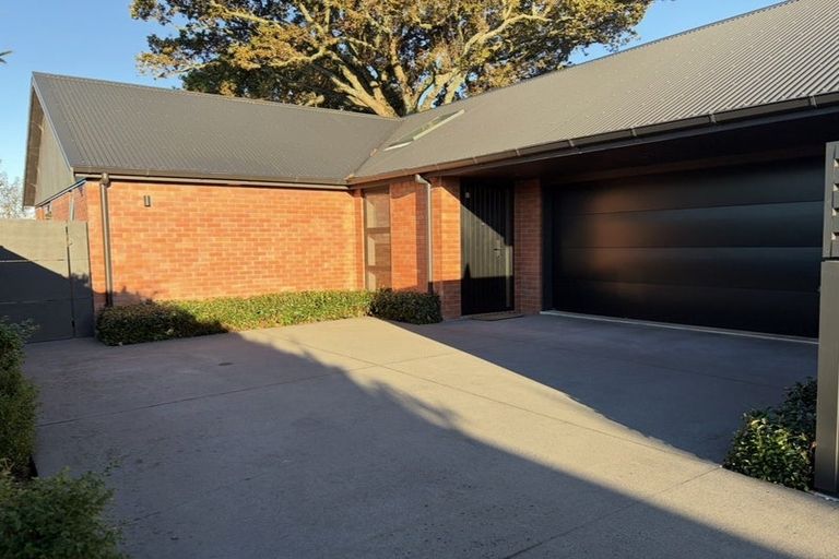 Photo of property in 427 Carrington Street, Upper Vogeltown, New Plymouth, 4310