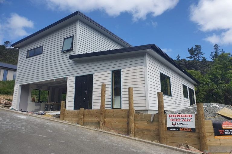 Photo of property in 9 Lowry Heights, Stokes Valley, Lower Hutt, 5019