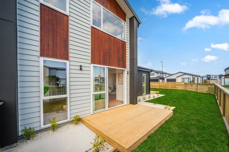 Photo of property in 1 Ritetai Street, Clarks Beach, 2122