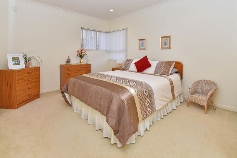 Photo of property in 22 Manara Place, The Gardens, Auckland, 2105
