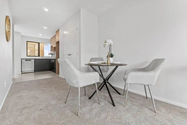 Photo of property in 9/267 Great North Road, Henderson, Auckland, 0612