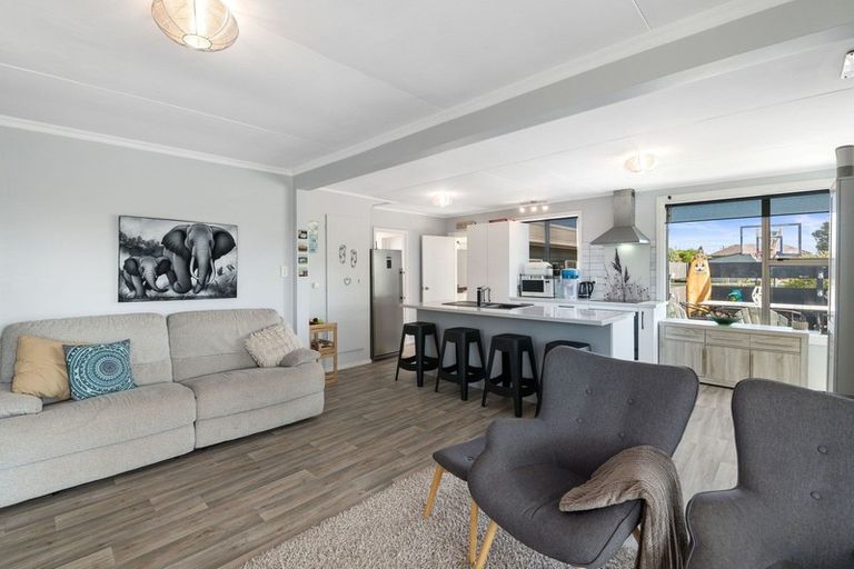 Photo of property in 8 Linklater Avenue, Foxton Beach, Foxton, 4815