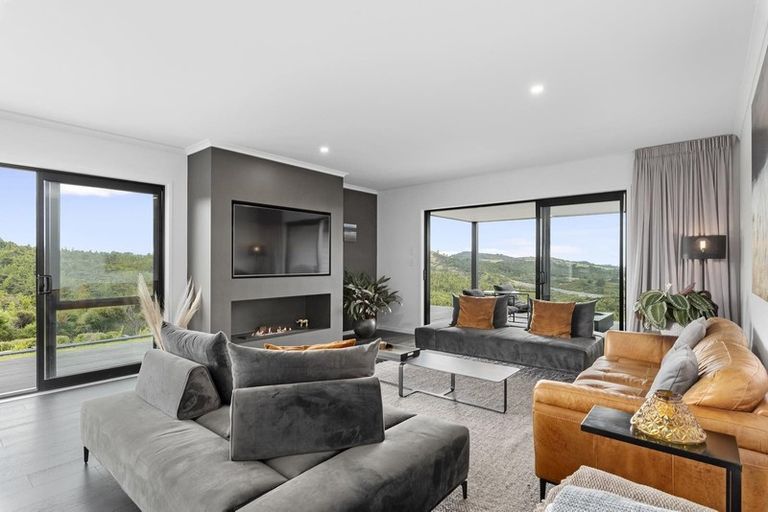 Photo of property in 229 Hillcrest Road, Wainui, 0931