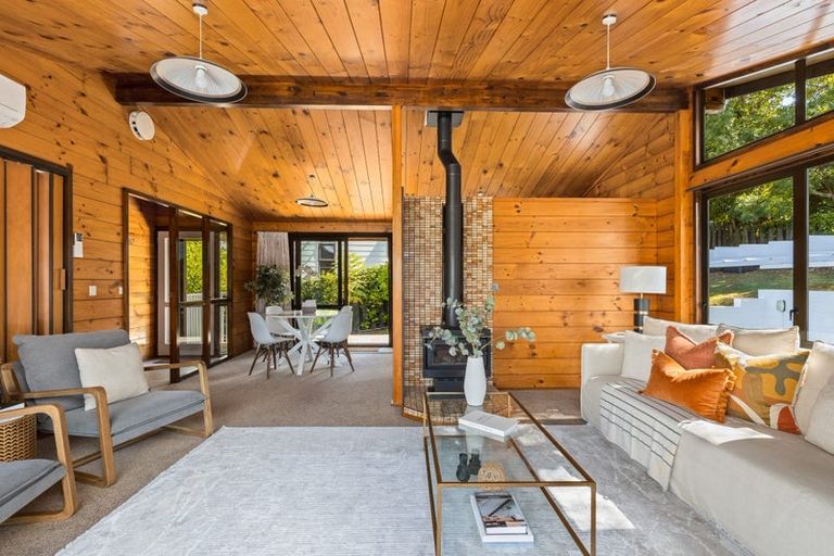 Photo of property in 2 Morlie Place, Torbay, Auckland, 0630