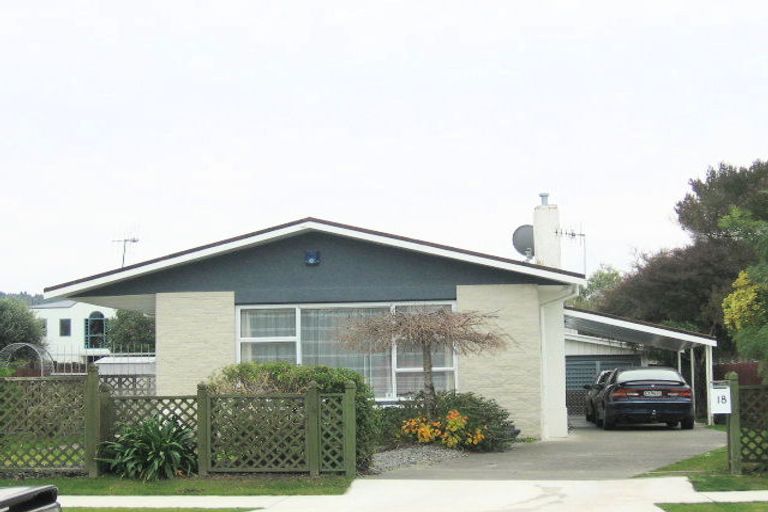 Photo of property in 18 Bowling Road, Greenmeadows, Napier, 4112