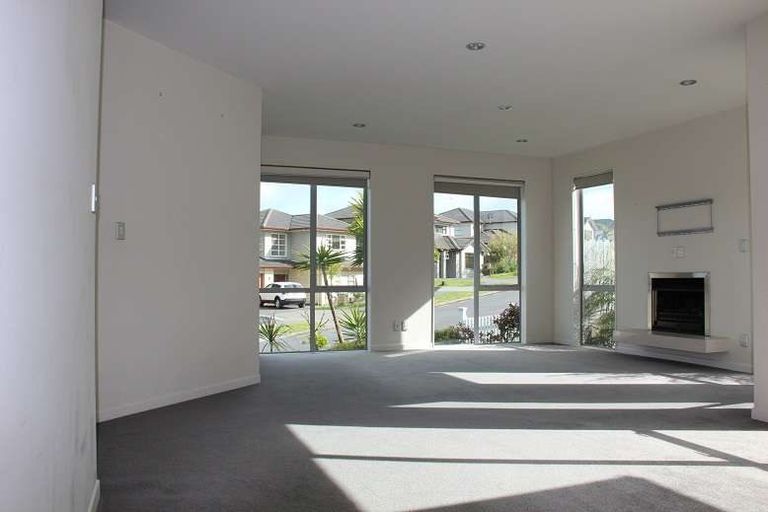 Photo of property in 22 Oak Bark Drive, Schnapper Rock, Auckland, 0632