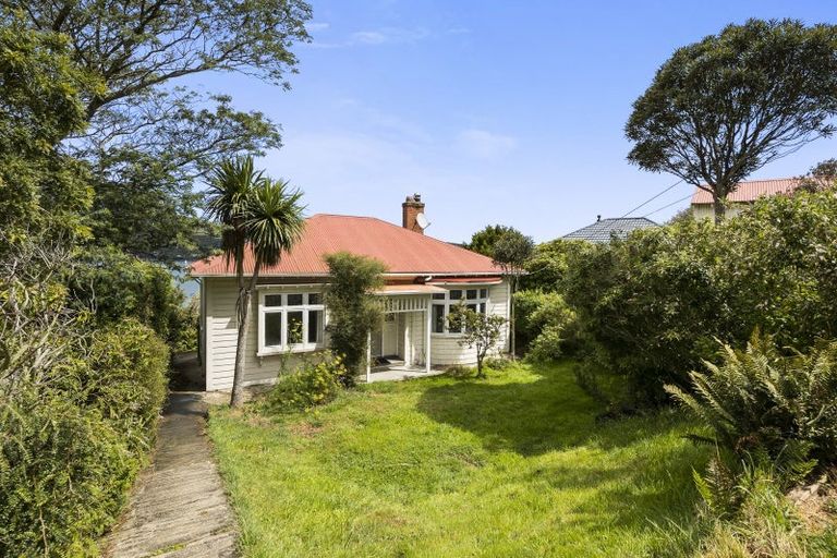 Photo of property in 13 Athol Place, Ravensbourne, Dunedin, 9022