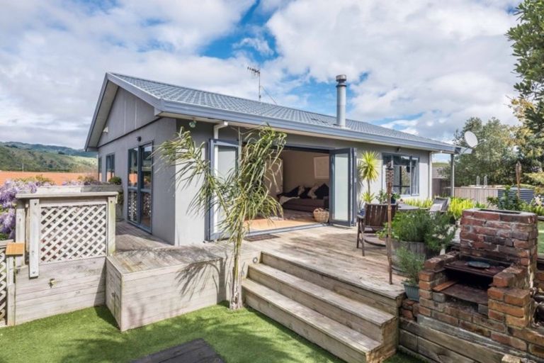 Photo of property in 18 Realm Drive, Paraparaumu, 5032