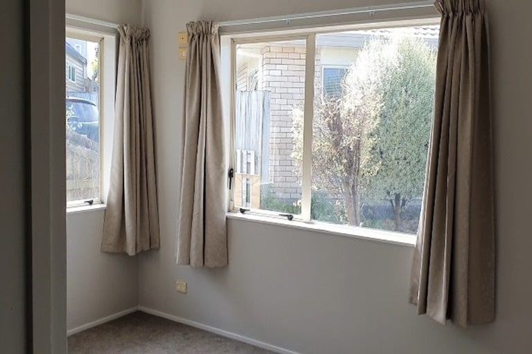 Photo of property in 1/2 Doment Crescent, Orewa, 0931