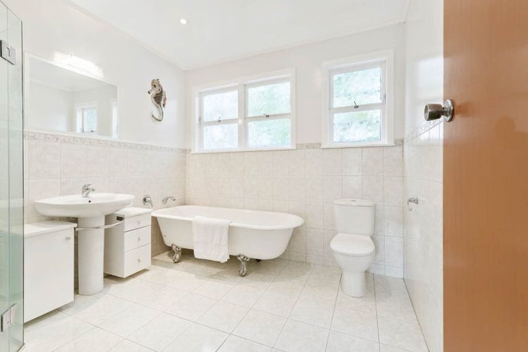 Photo of property in 2 Kay Road, Swanson, Auckland, 0614