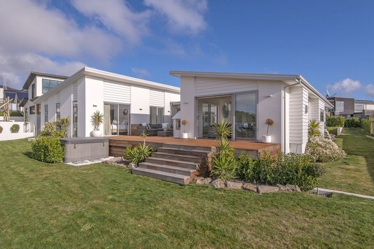 Photo of property in 12 Parkridge Place, Mount Pleasant, Christchurch, 8081