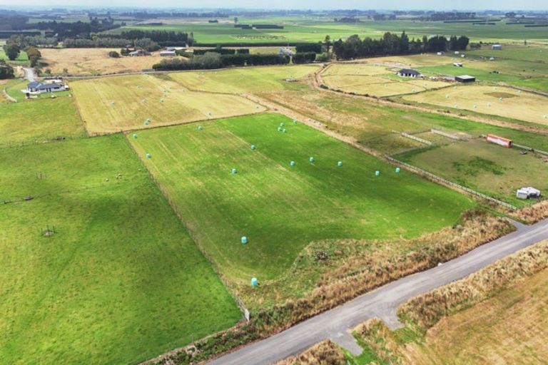 Photo of property in 35 Dairy Way, Seaward Bush, 9871