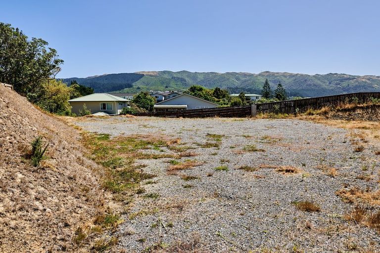 Photo of property in 1 Te Ara Kohuhu, Tawa, Wellington, 5028