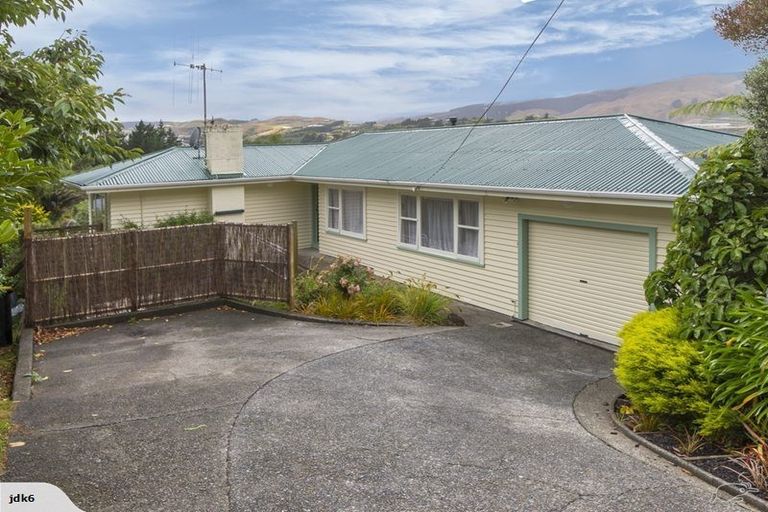 Photo of property in 10 Oriel Place, Tawa, Wellington, 5028