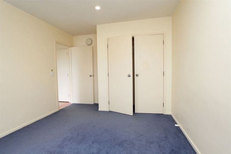 Photo of property in 59 Dress Circle, Newlands, Wellington, 6037