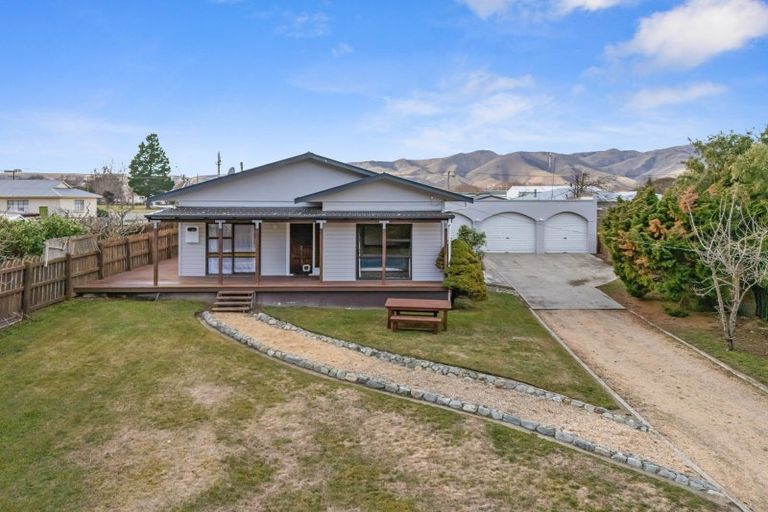 Photo of property in 18 Bowen Street, Kurow, 9435