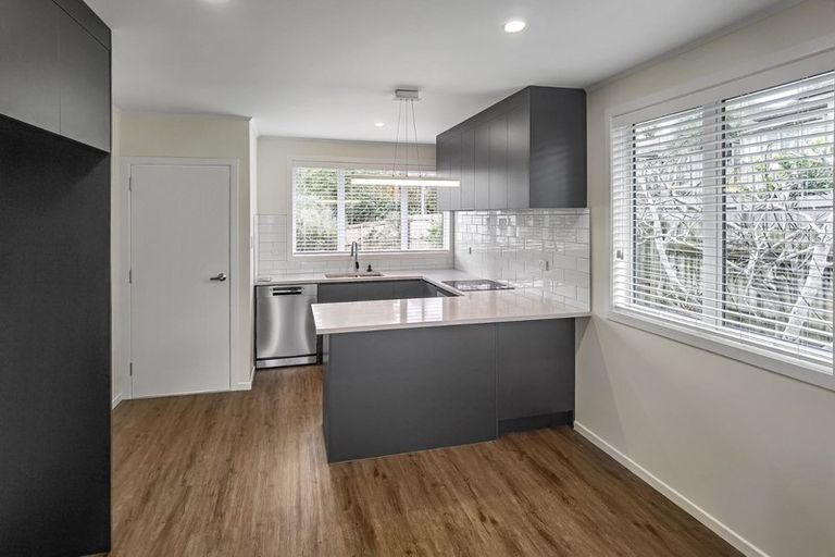 Photo of property in 27 Marsh Avenue, Forrest Hill, Auckland, 0620