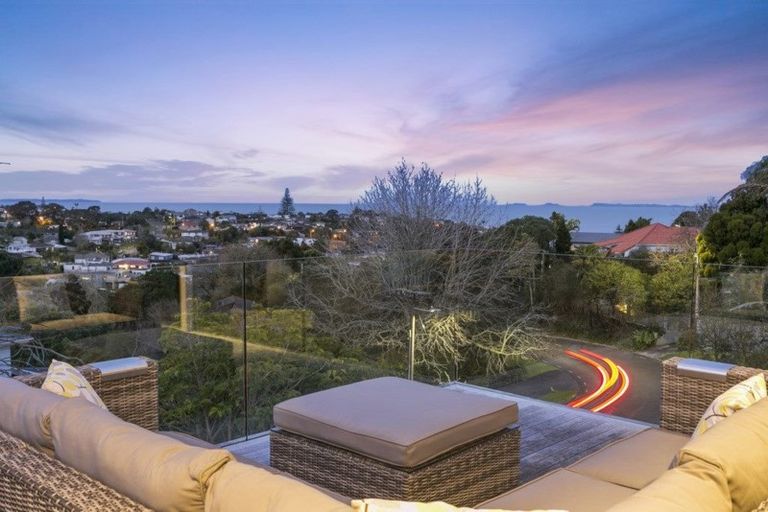 Photo of property in 1/60 Penzance Road, Mairangi Bay, Auckland, 0630