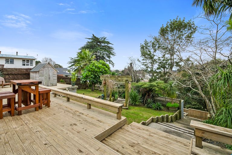 Photo of property in 20 Collingwood Road, Waiuku, 2123