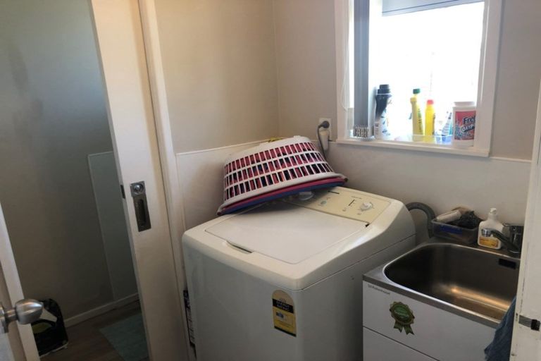 Photo of property in 17 Convair Crescent, Mangere, Auckland, 2022