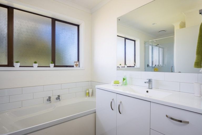 Photo of property in 12 Ash Place, Whalers Gate, New Plymouth, 4310