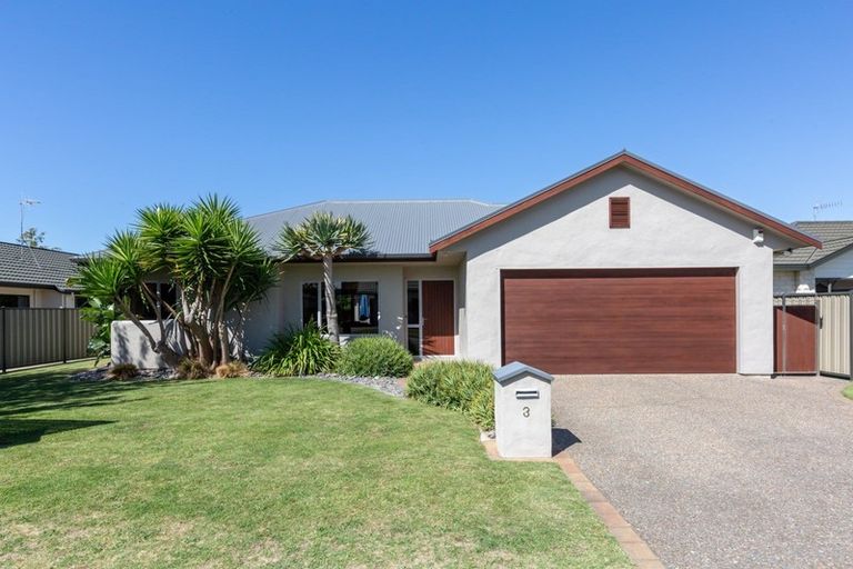 Photo of property in 3 Forbury Way, Taradale, Napier, 4112