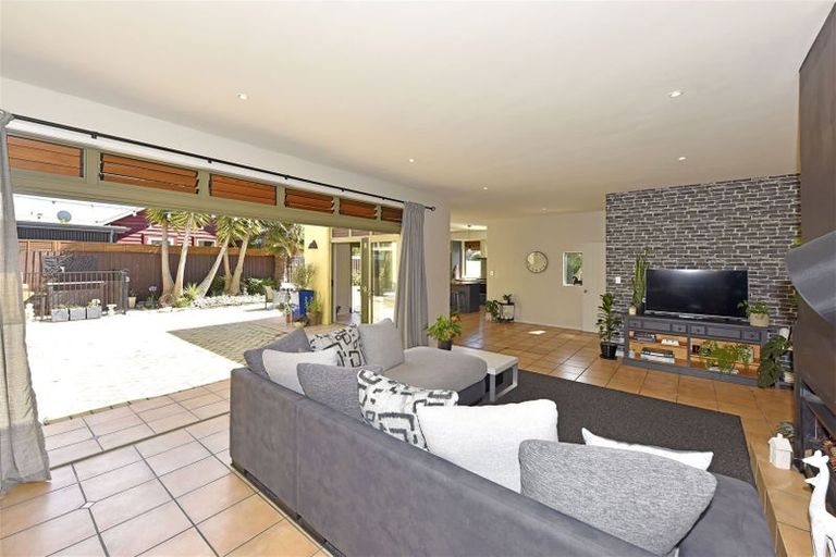 Photo of property in 21 Amoka Crescent, Parklands, Christchurch, 8083