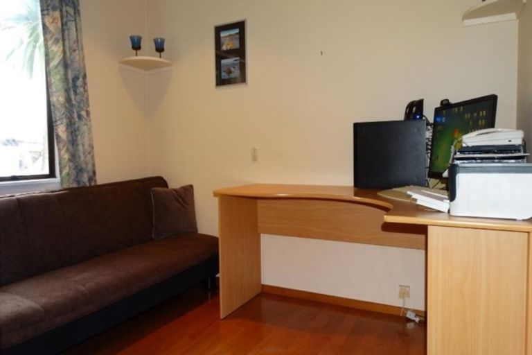 Photo of property in 2/40a Woodglen Road, Glen Eden, Auckland, 0602