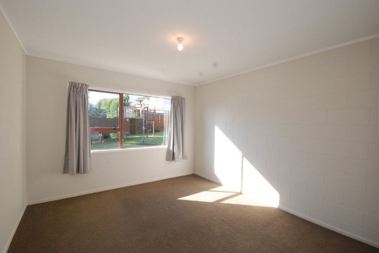 Photo of property in 1/16 Roberts Road, Glenfield, Auckland, 0629