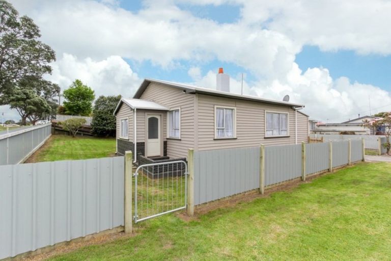 Photo of property in 98 Centennial Avenue, Waitara, 4320